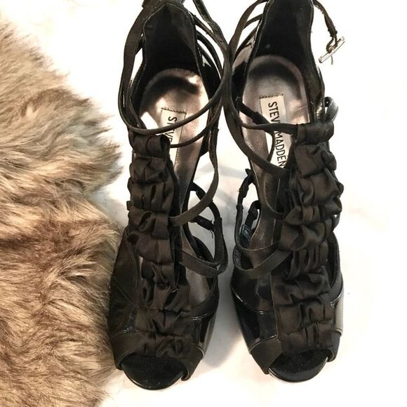Steve Madden Shoes - STEVE Madden DISCONTINUED⚡️Strappy Ruffle Heels